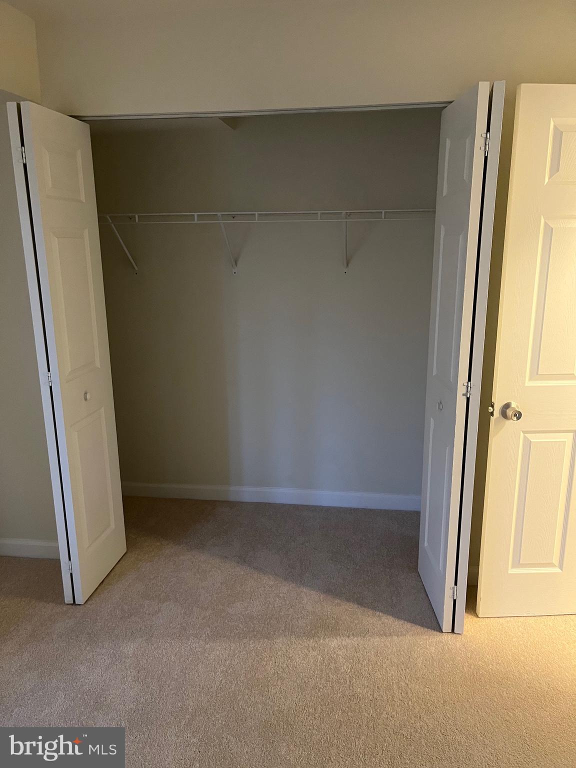 SHADOW OAKS - Residential Lease