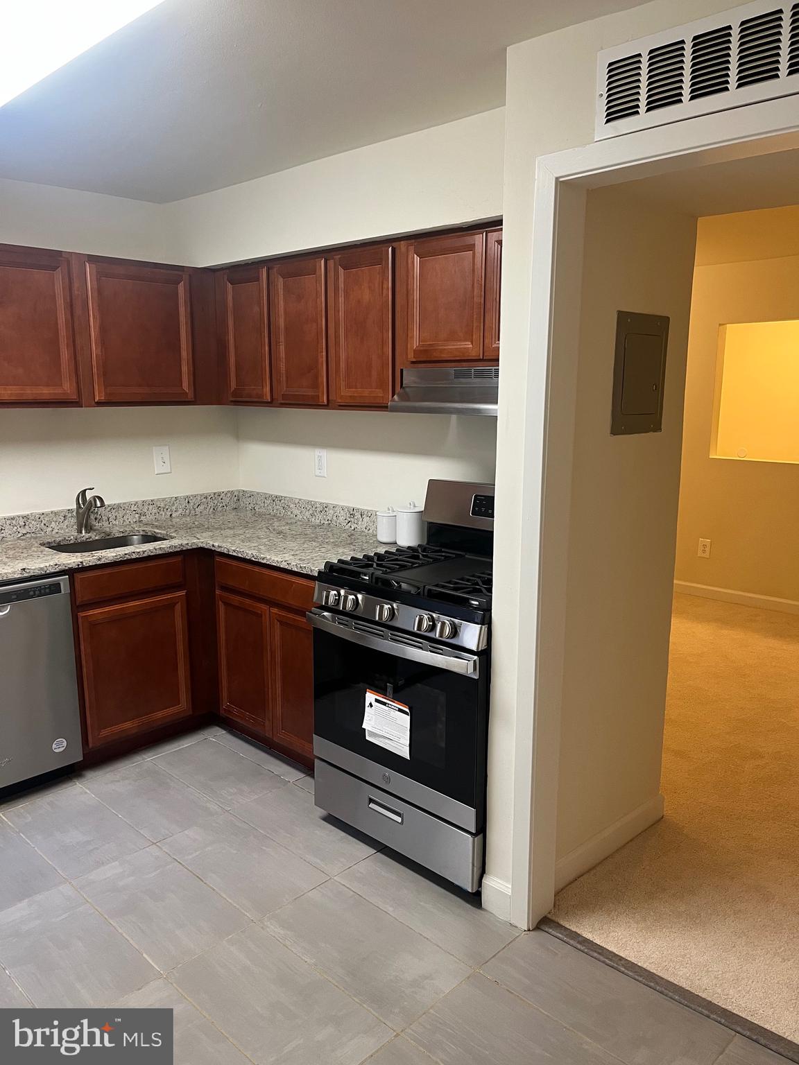 SHADOW OAKS - Residential Lease