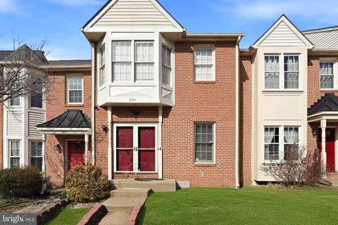 Townhouse For Sale - 205 Braemar Place<br/> FREDERICKSBURG, VA 22405