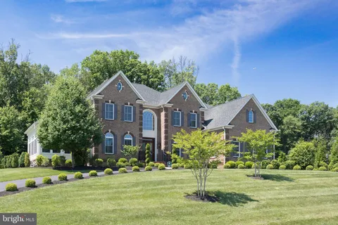 1678 Hunting Crest Way, Vienna, VA MLS: VAFX2225112