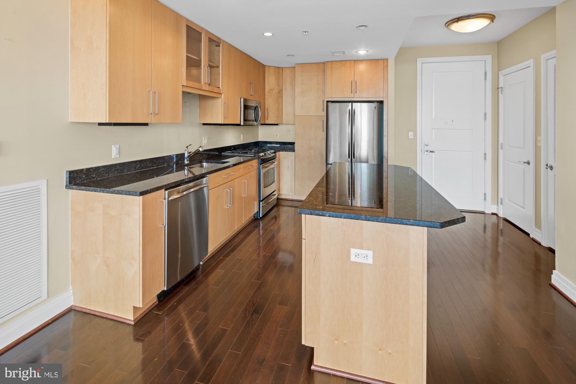 ONE PARK CREST CONDOMINIUM - Residential