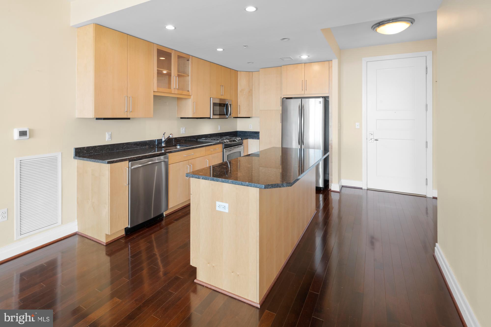 ONE PARK CREST CONDOMINIUM - Residential