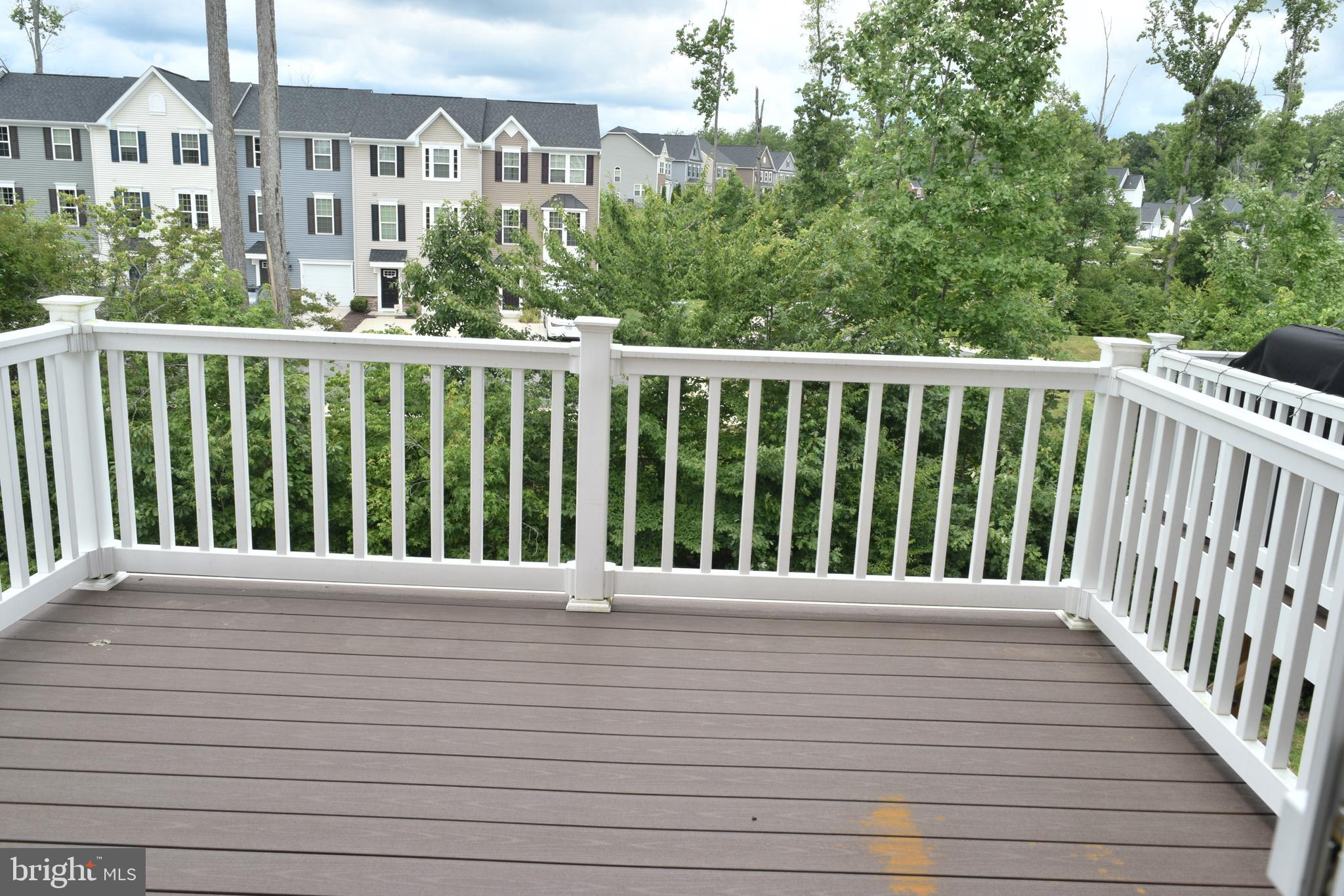 COURTHOUSE VILLAGE - Residential Lease