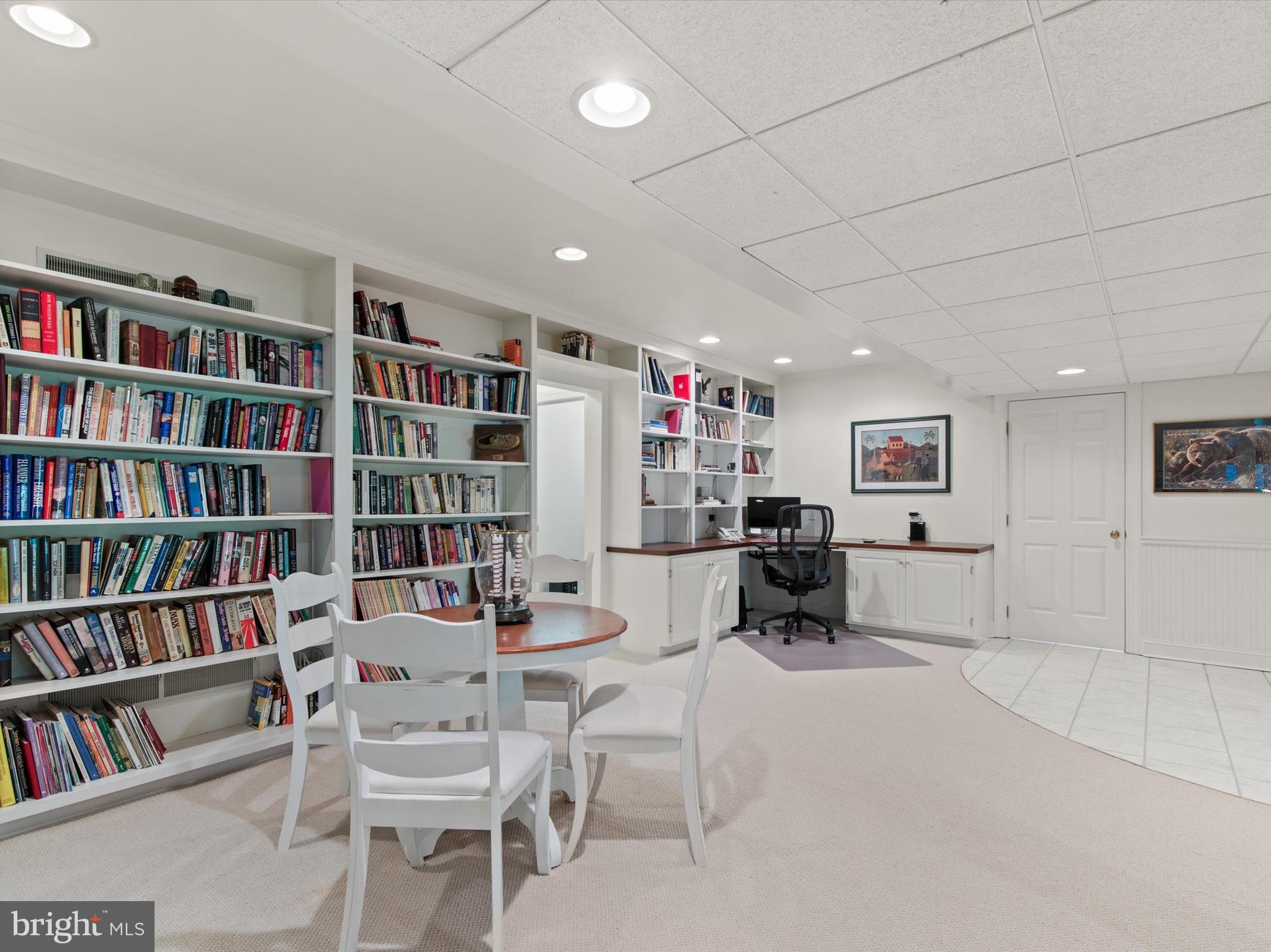 DEER CHASE - Residential