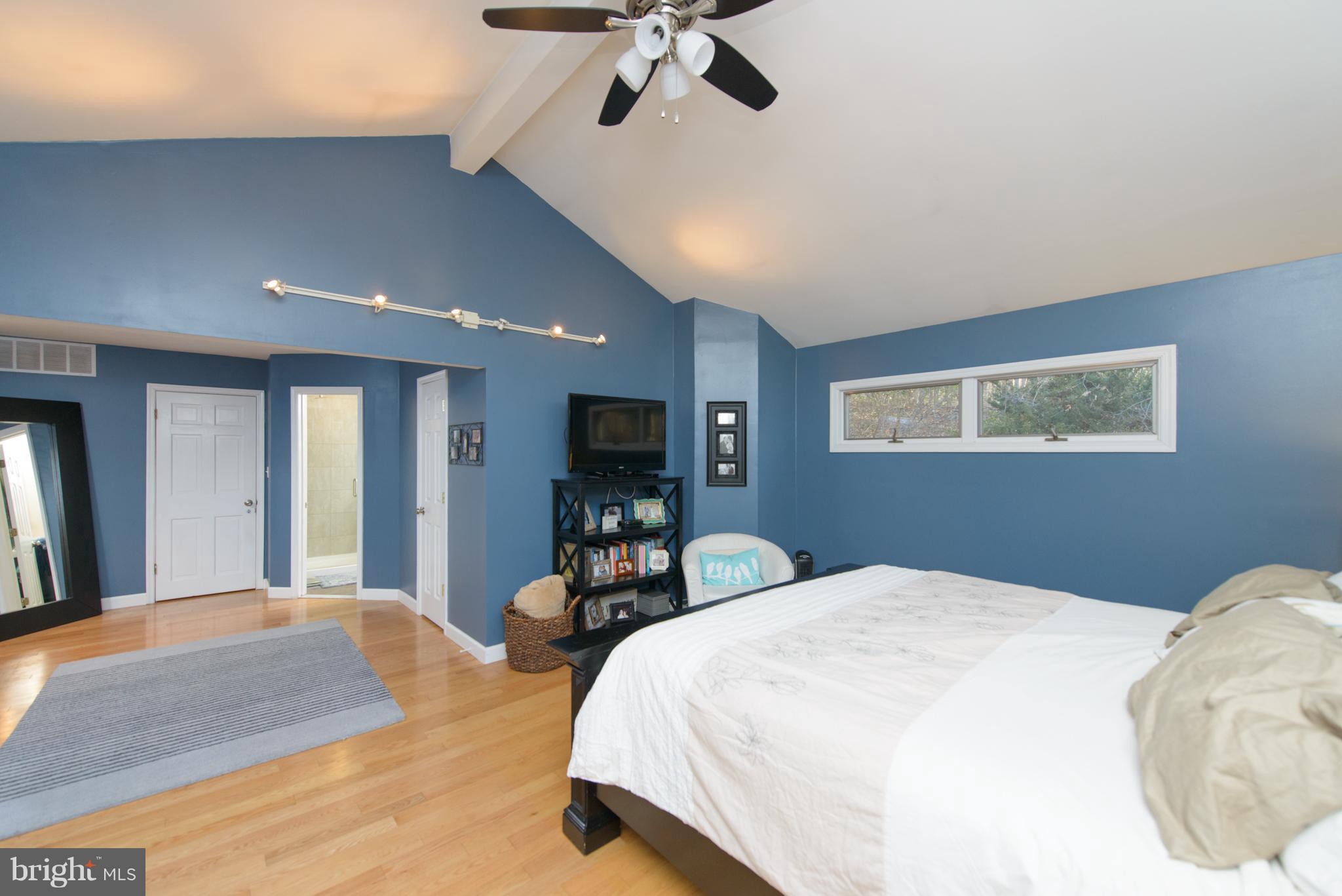 HALLMARK WOODS - Residential