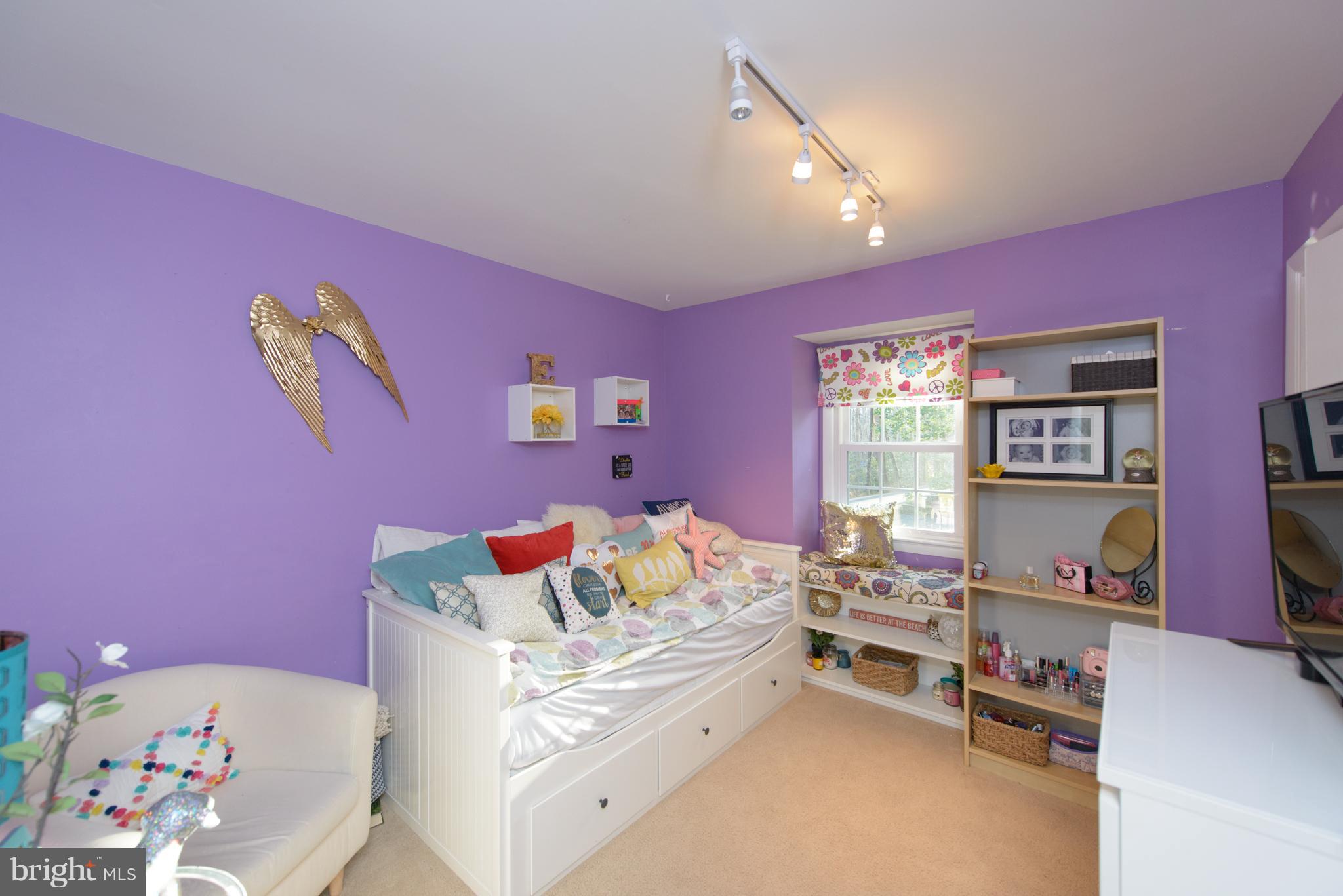 HALLMARK WOODS - Residential