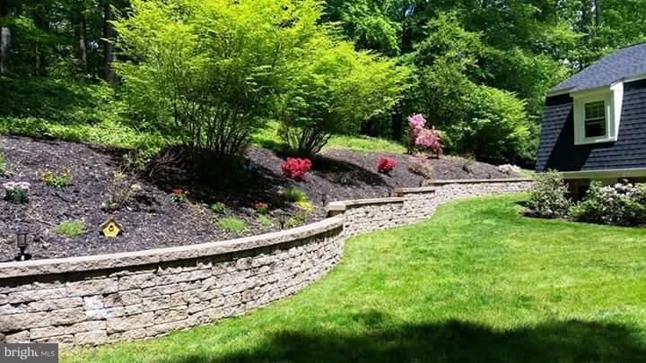 HALLMARK WOODS - Residential