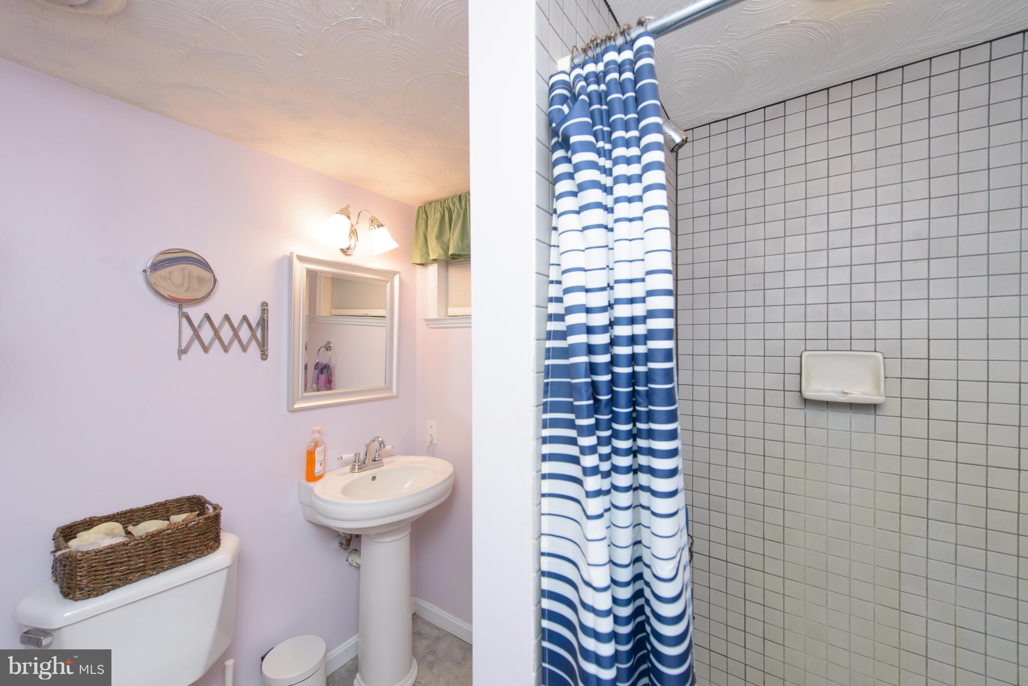 HALLMARK WOODS - Residential