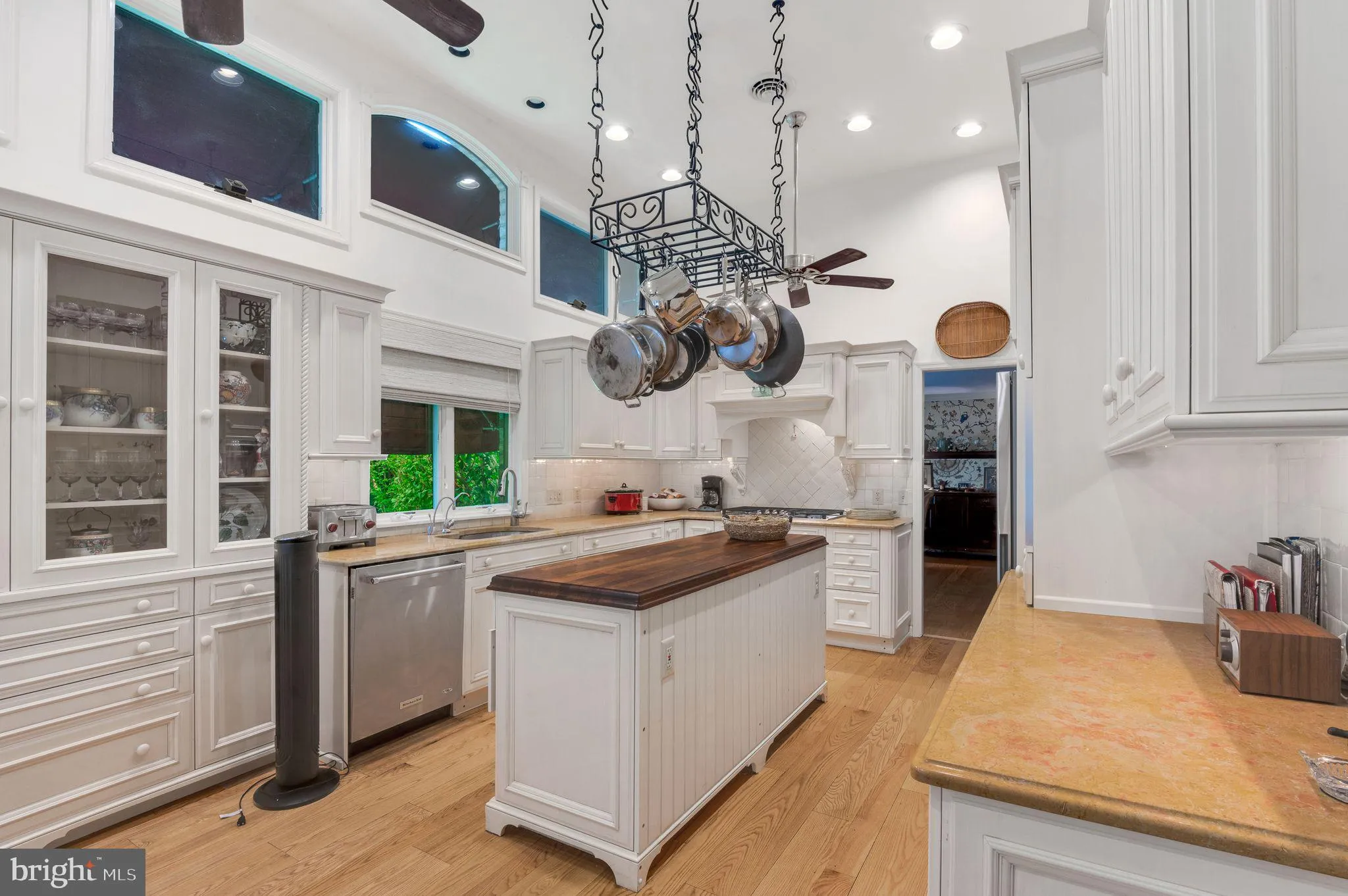 Millville, New Jersey 08332, United States, 3 Bedrooms Bedrooms, ,3 BathroomsBathrooms,Residential,Pending,45801