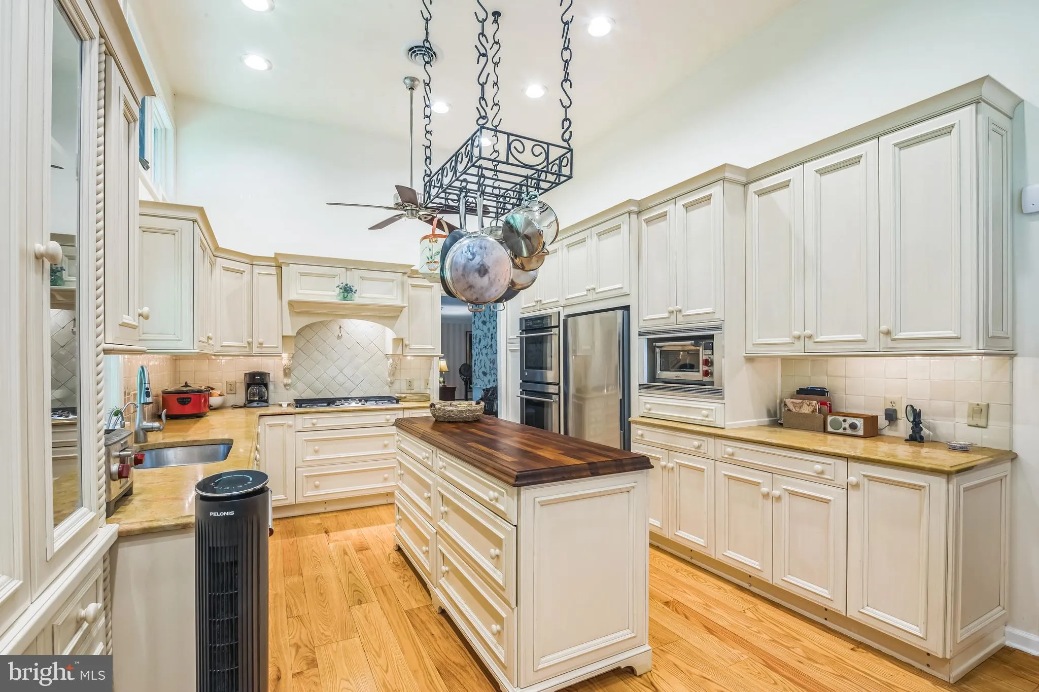 Millville, New Jersey 08332, United States, 3 Bedrooms Bedrooms, ,3 BathroomsBathrooms,Residential,Pending,45801