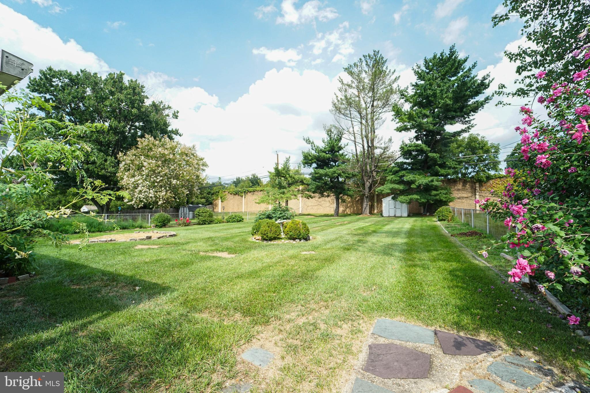 1223 BLACK FRIARS