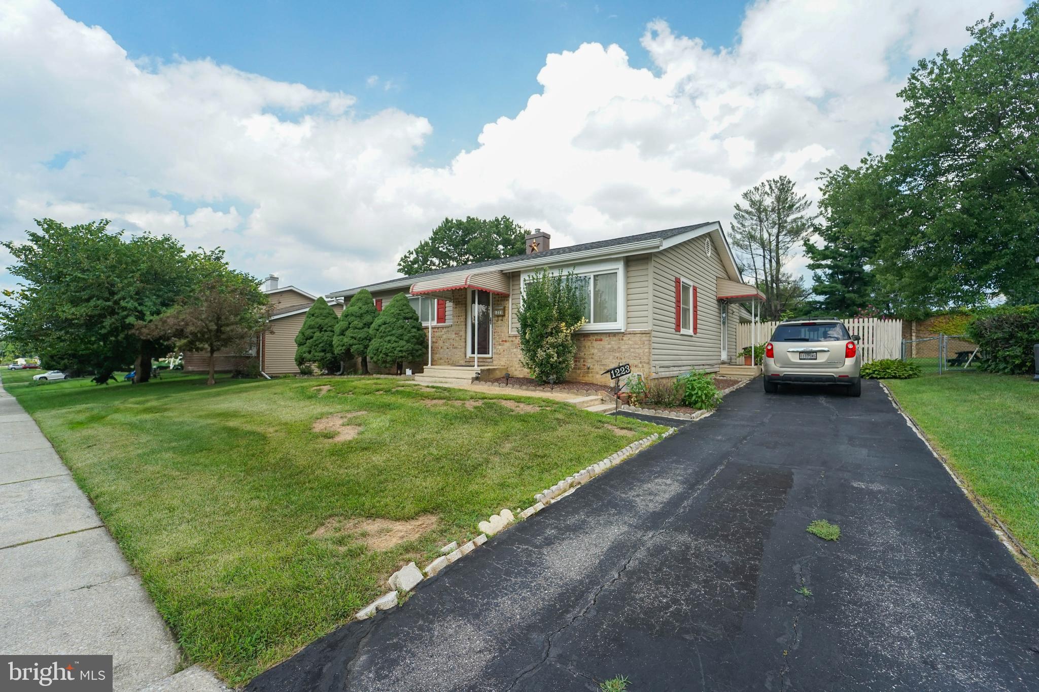 1223 BLACK FRIARS