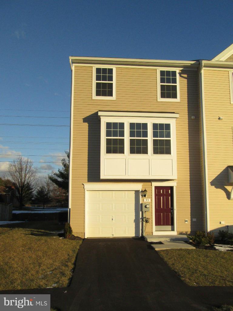 Beautiful brand new townhome located in Manor Park Towns. Features large living room, beautiful kitchen with cherry cabinets & island, separate dining, 3 bedroom, 2 full 2 half bath, master bath has garden tub with separate shower, 1st level has large family/rec room, half bath & laundry. No Pets! A Must See!