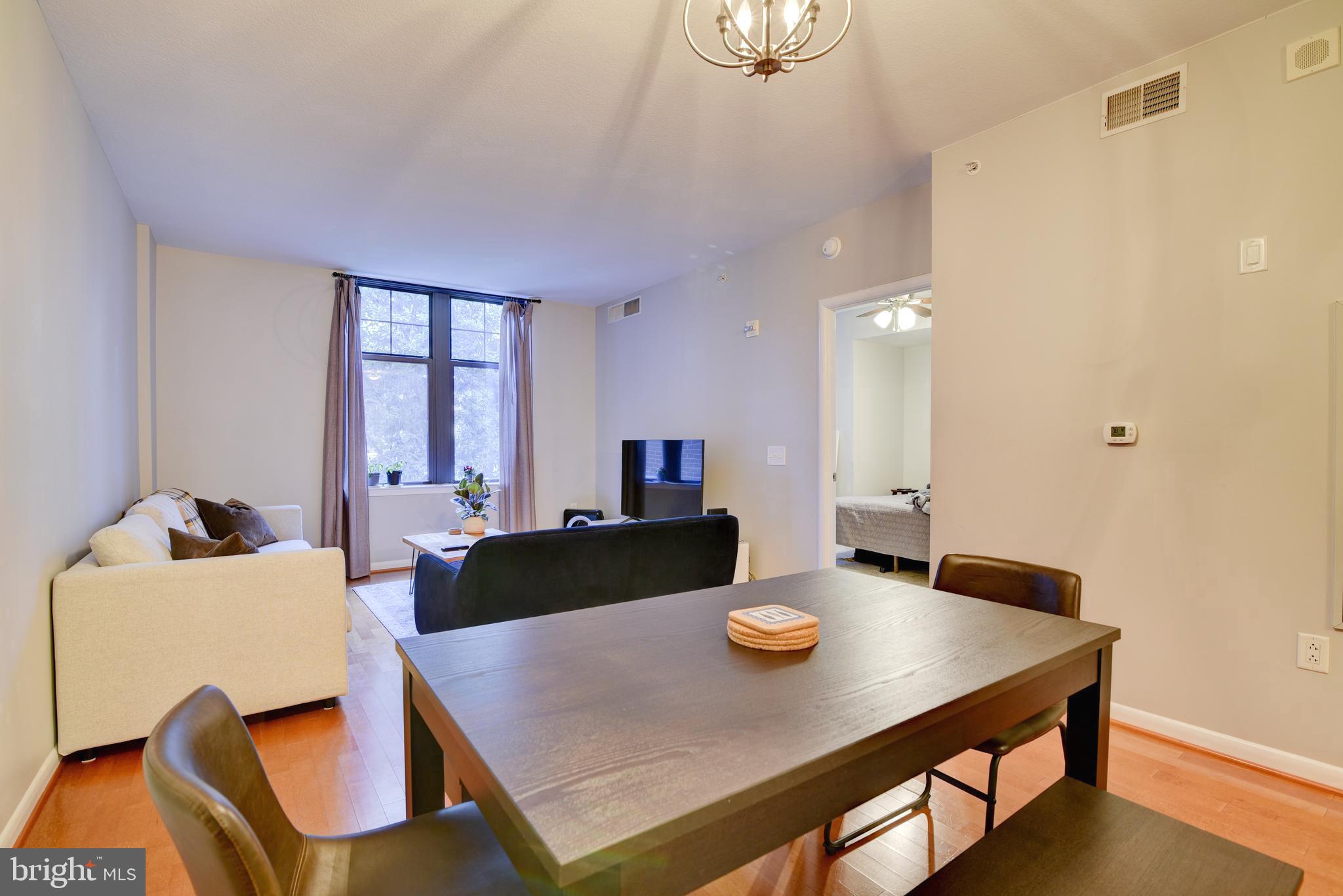 CLARENDON 1021 - Residential