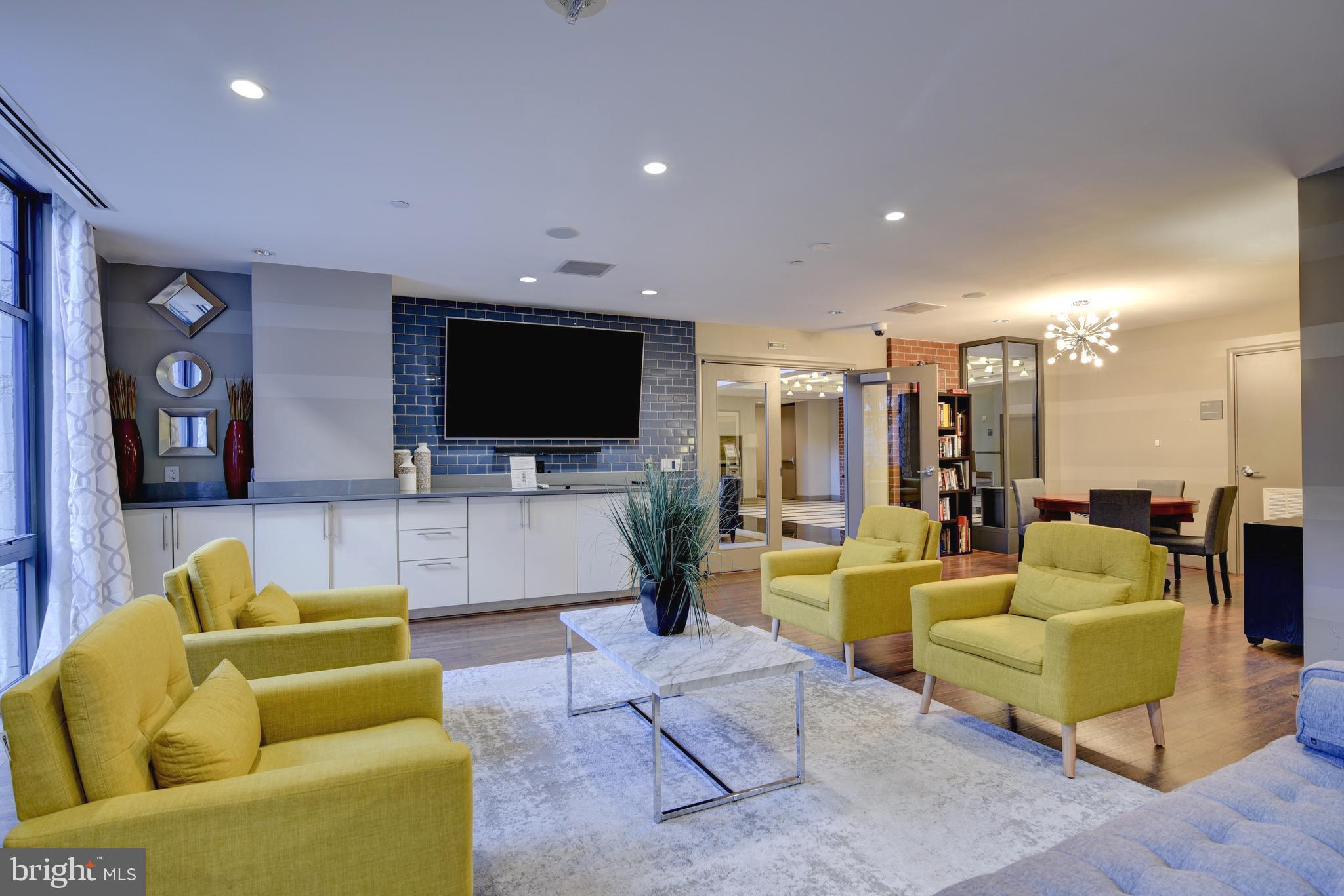 CLARENDON 1021 - Residential