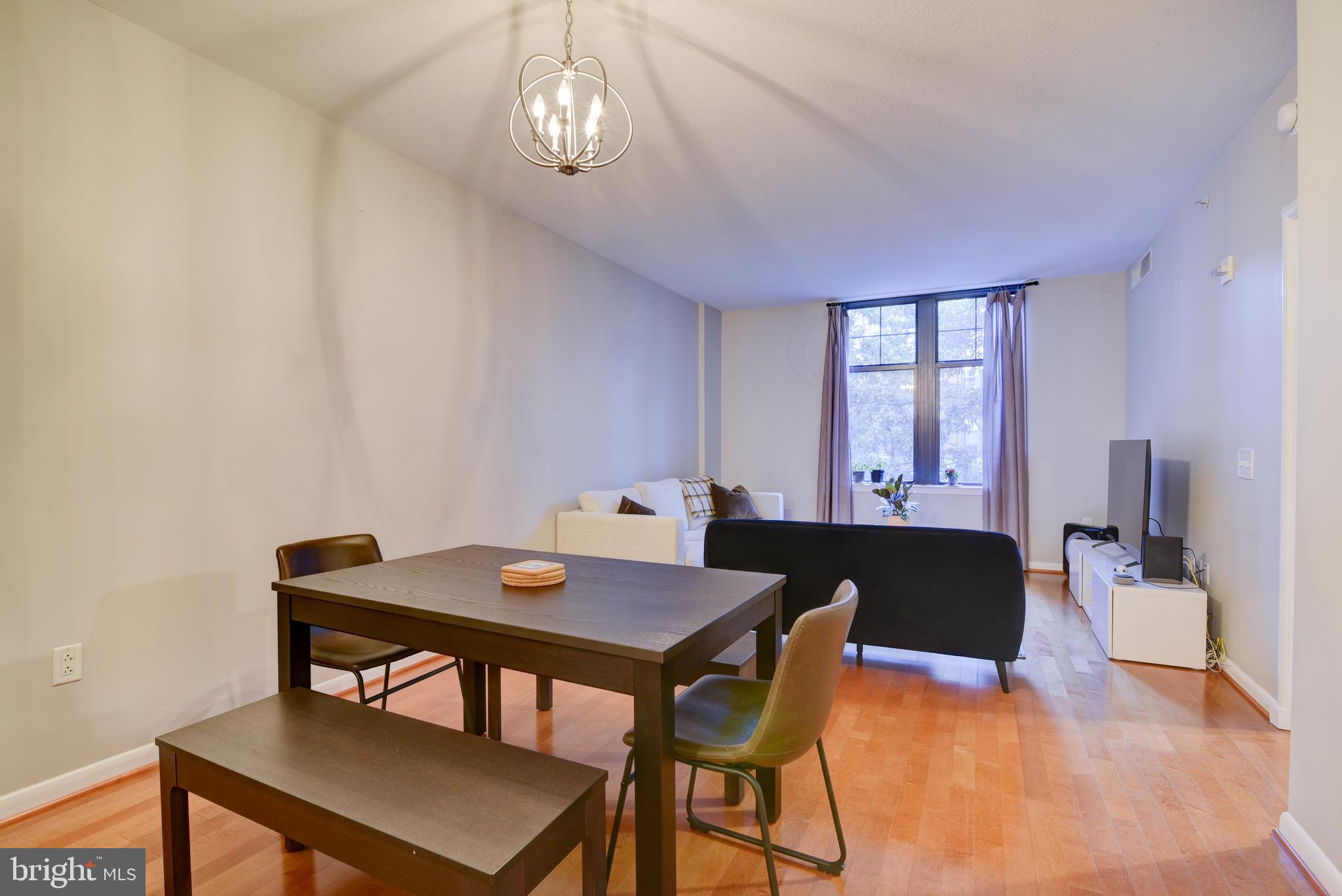 CLARENDON 1021 - Residential