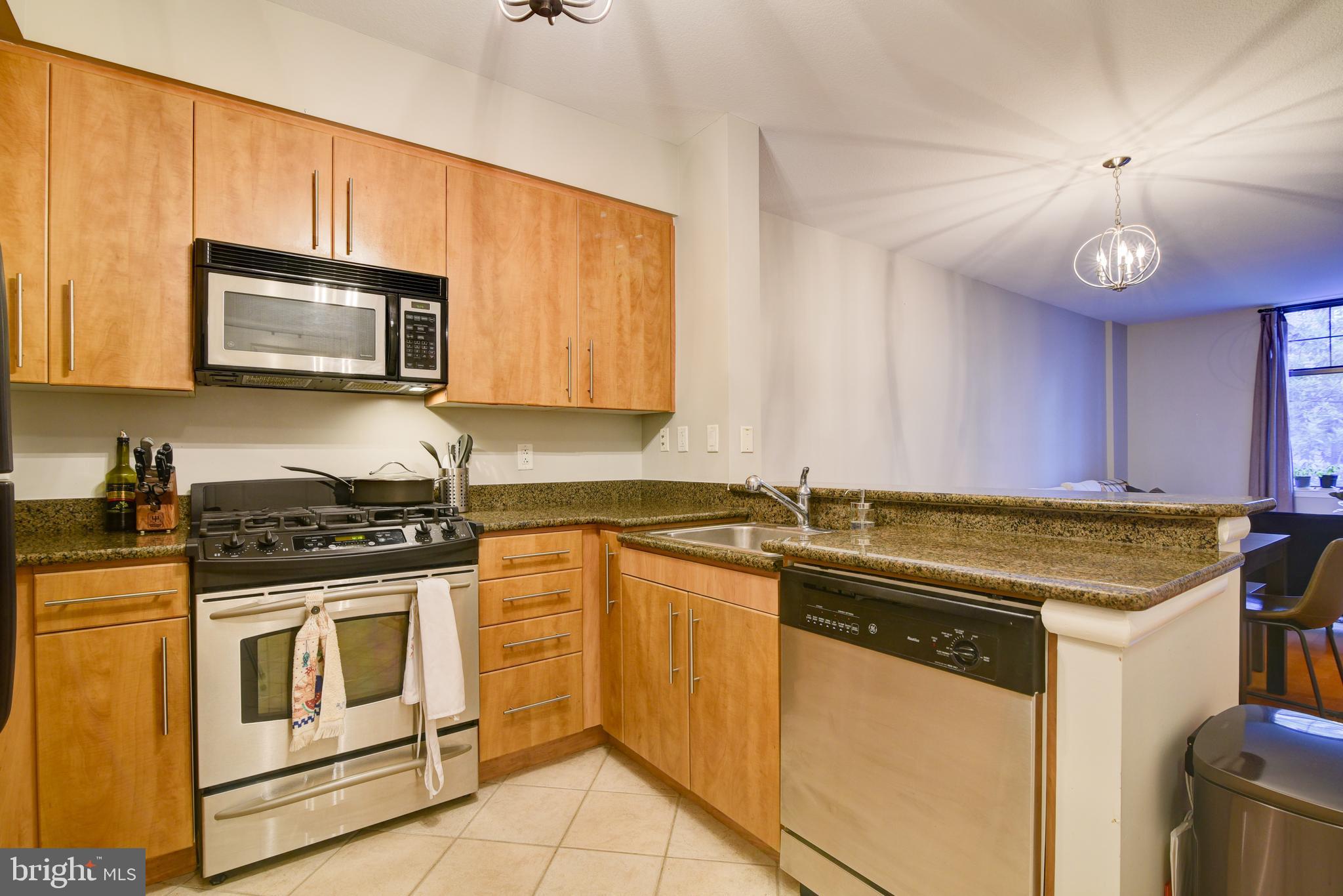 CLARENDON 1021 - Residential