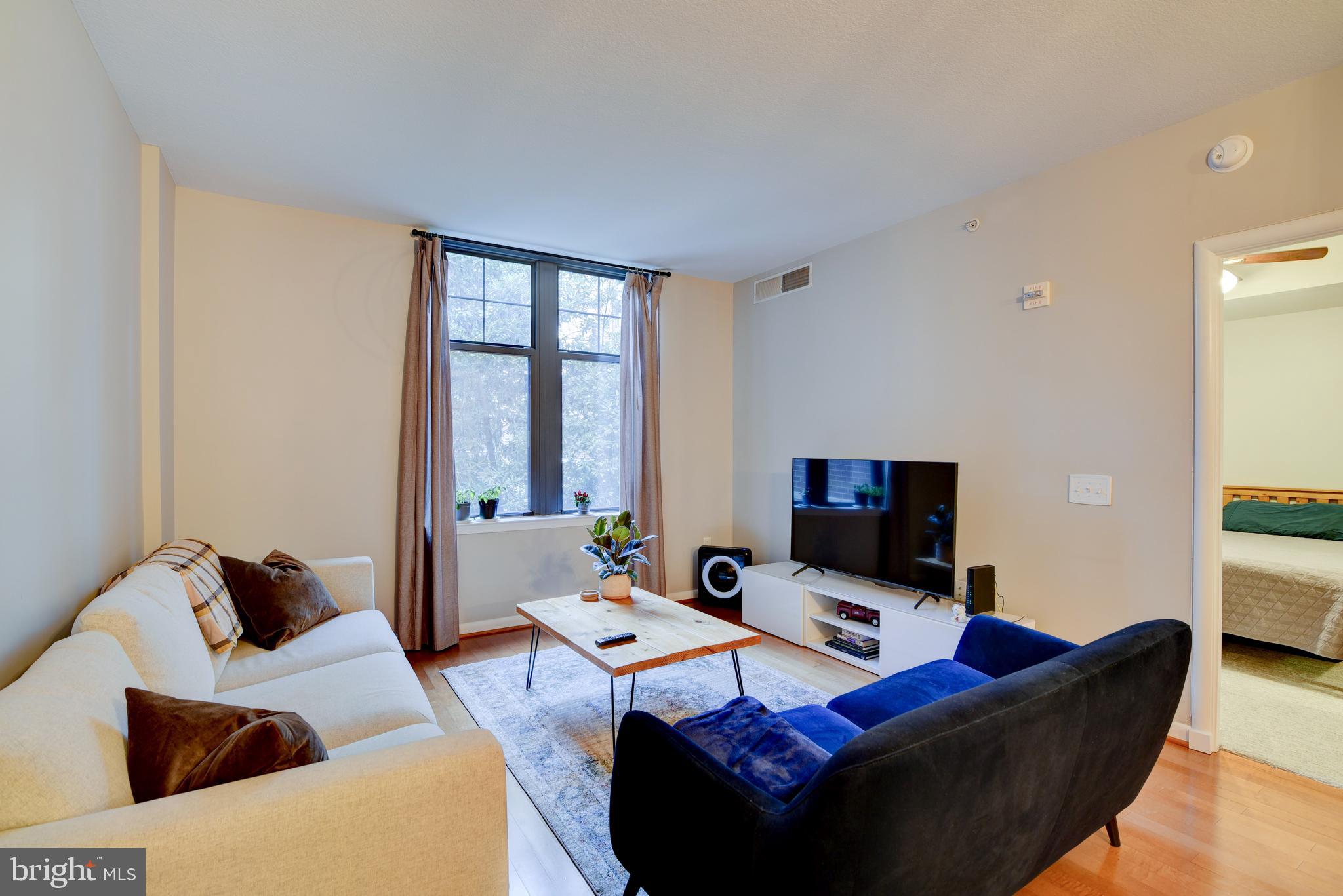 CLARENDON 1021 - Residential