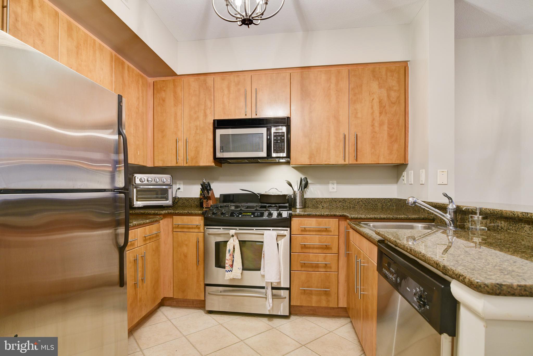 CLARENDON 1021 - Residential