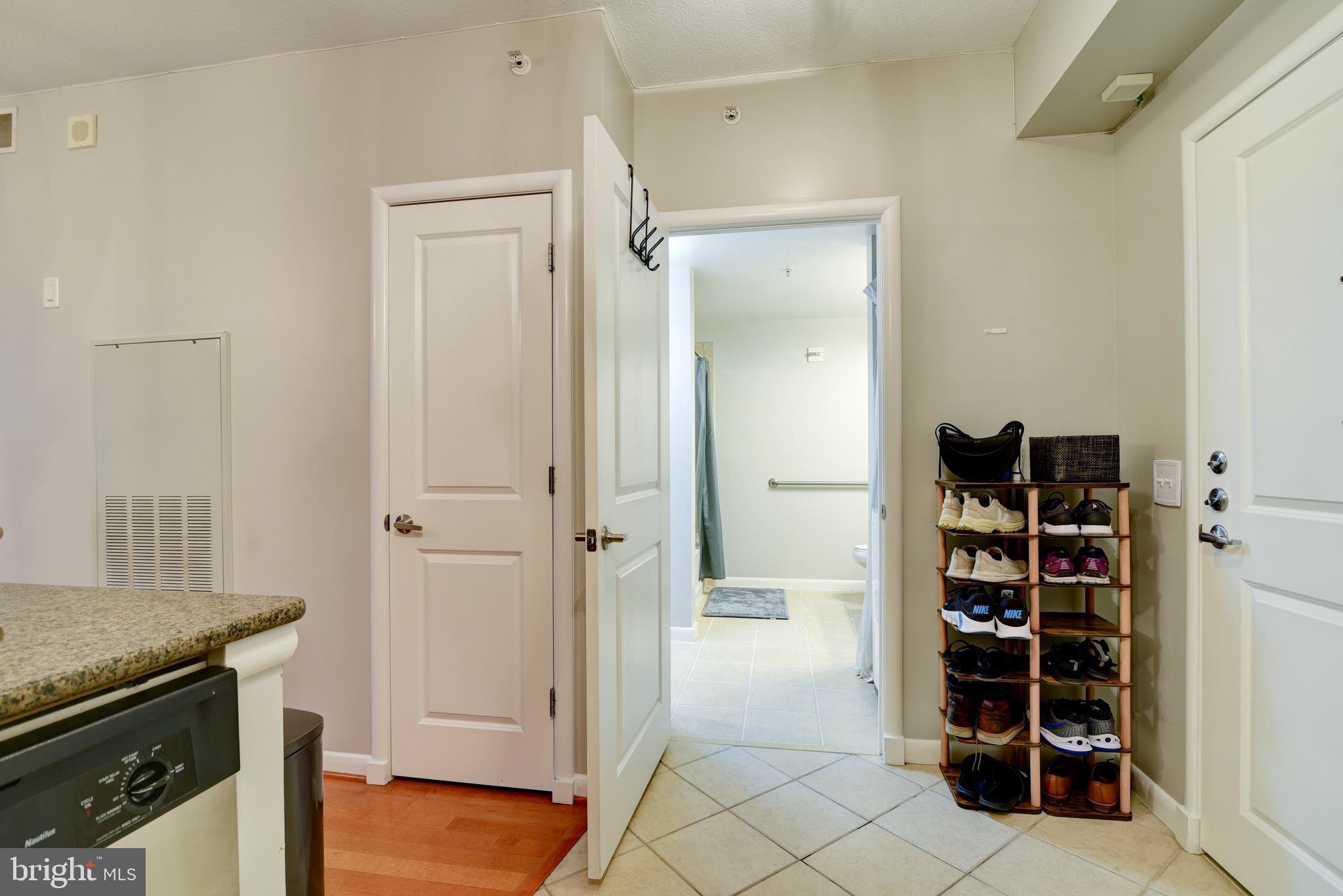 CLARENDON 1021 - Residential