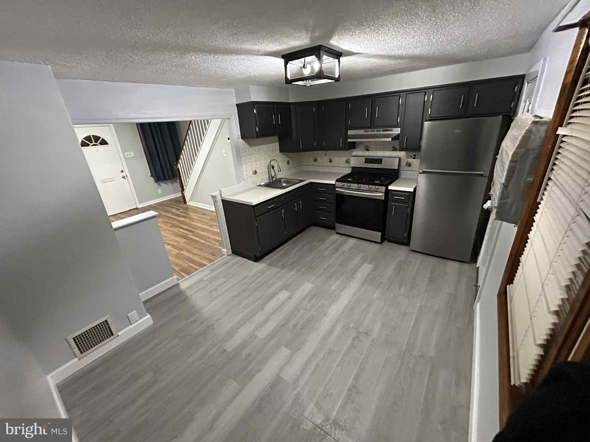 PORT RICHMOND - Residential Lease