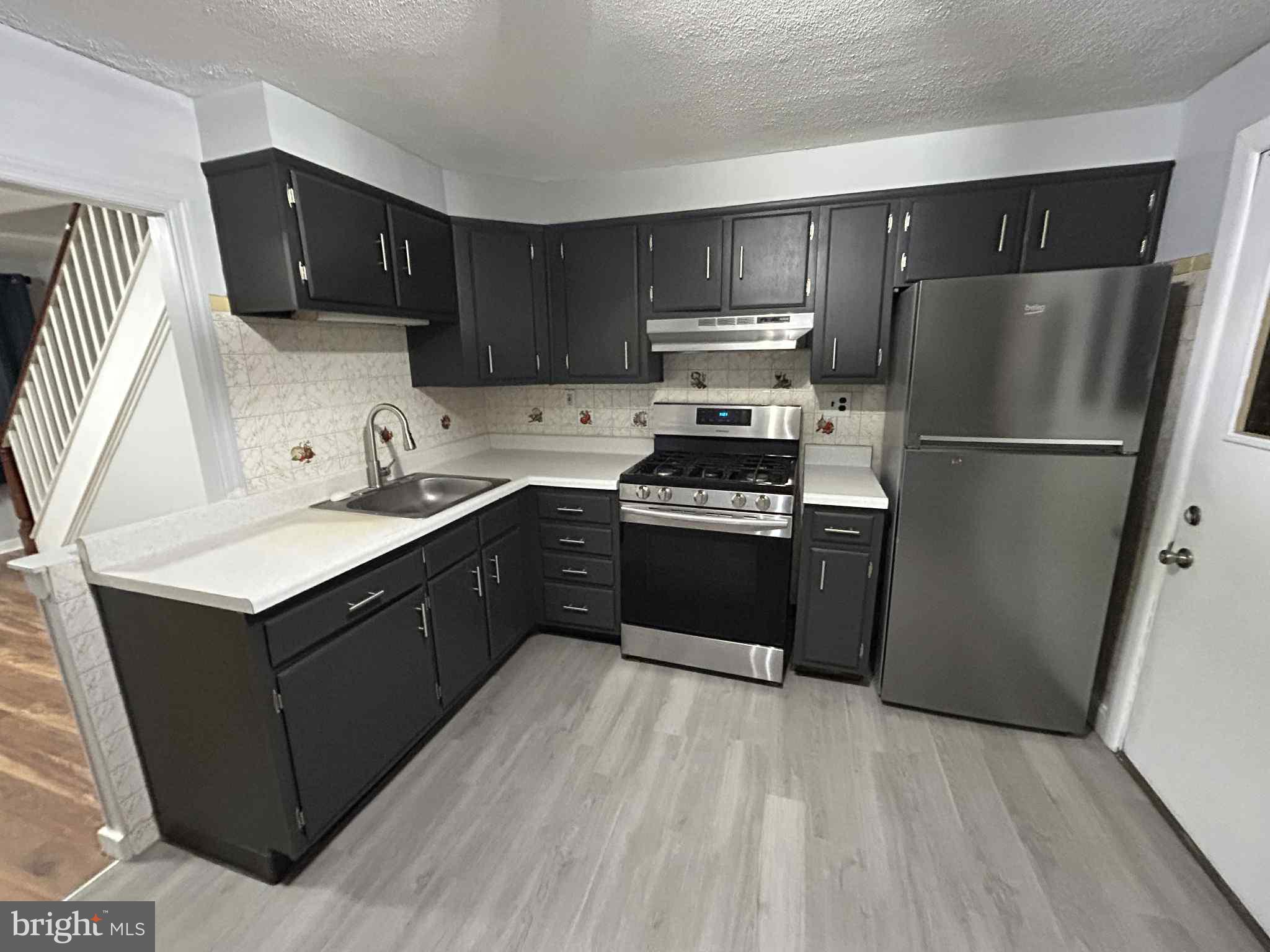 PORT RICHMOND - Residential Lease