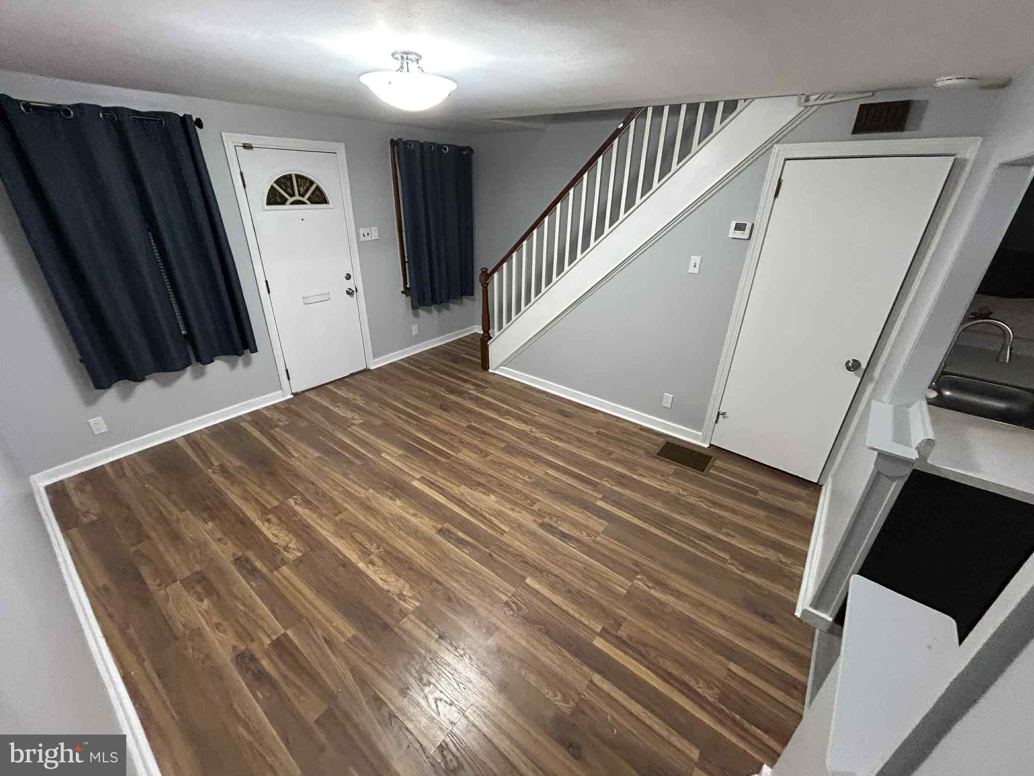 PORT RICHMOND - Residential Lease