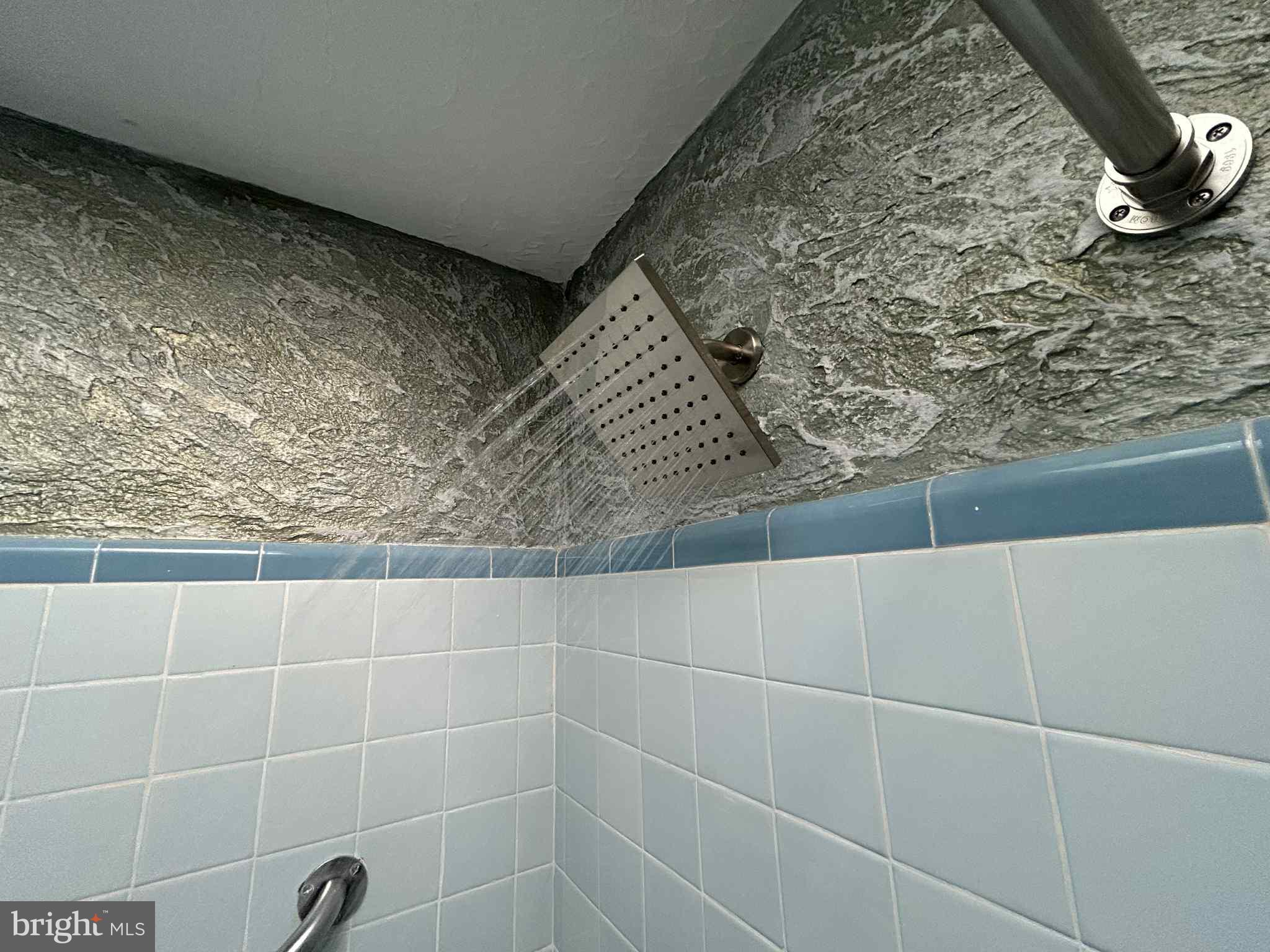 PORT RICHMOND - Residential Lease