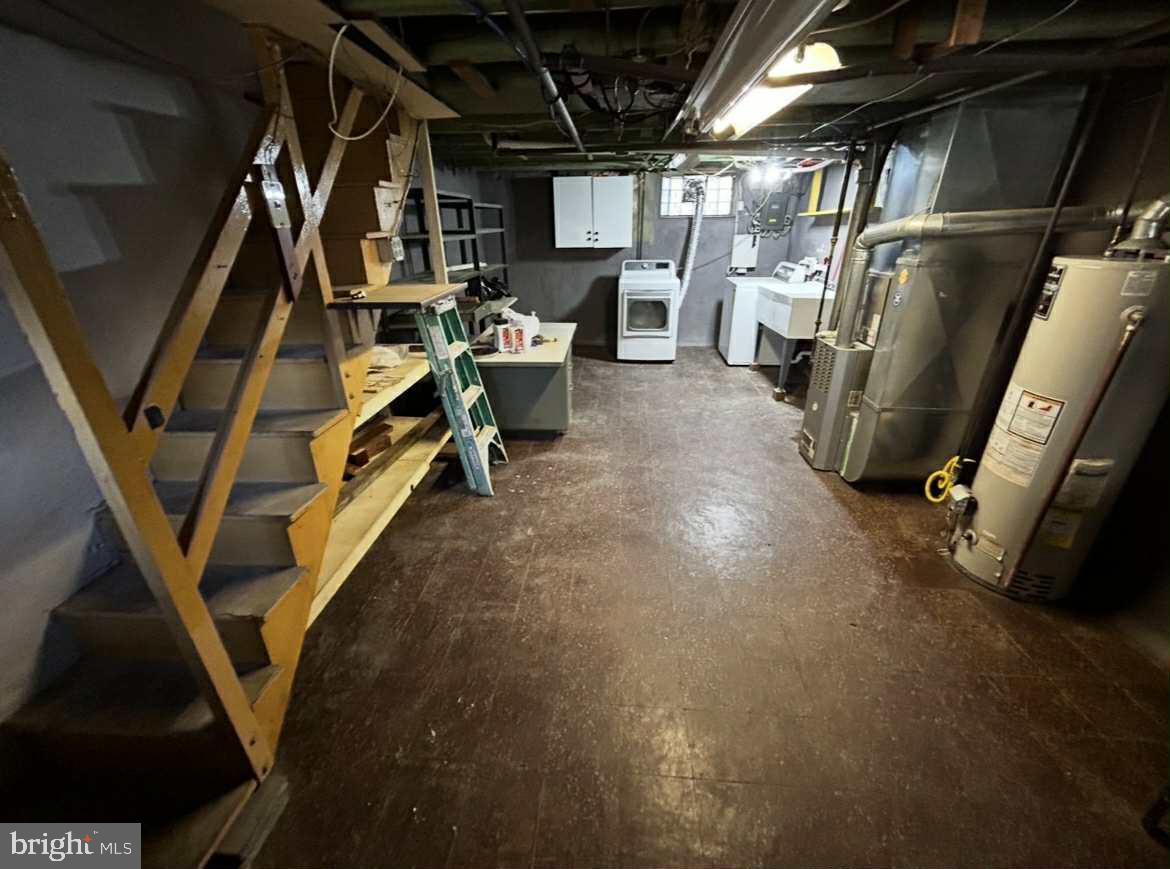 PORT RICHMOND - Residential Lease