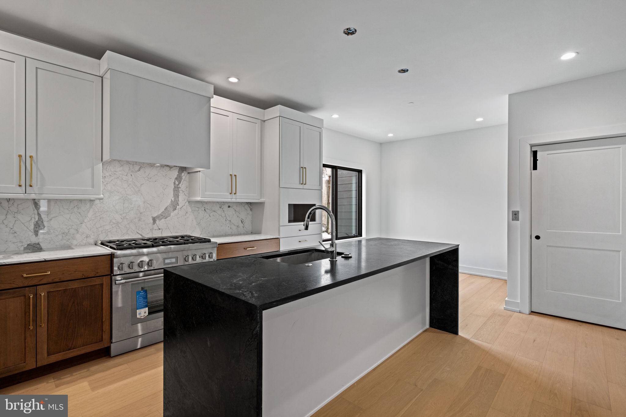 PASSYUNK SQUARE - Residential