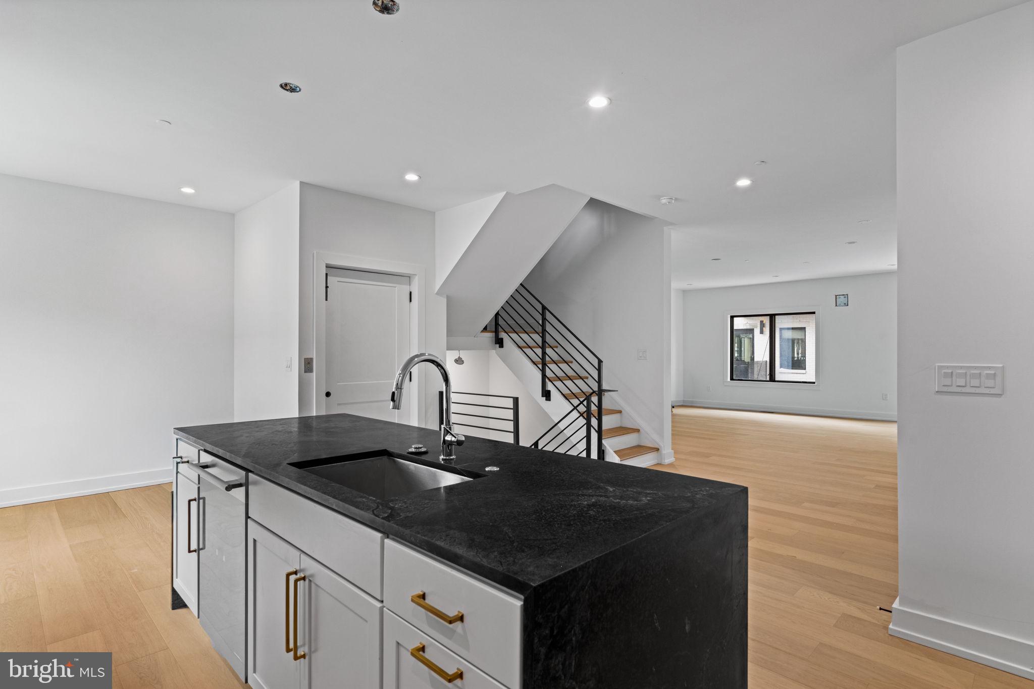 PASSYUNK SQUARE - Residential