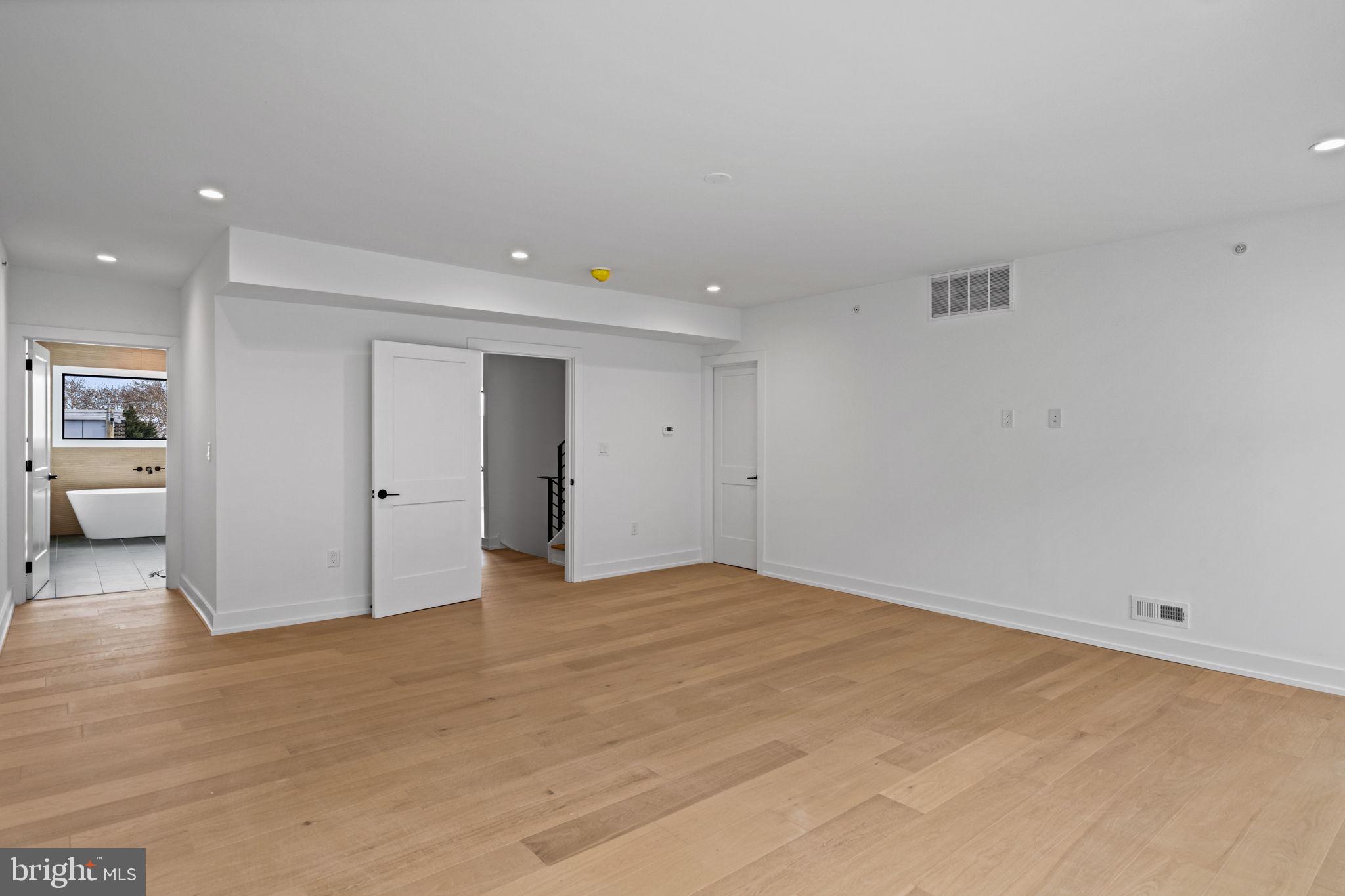 PASSYUNK SQUARE - Residential