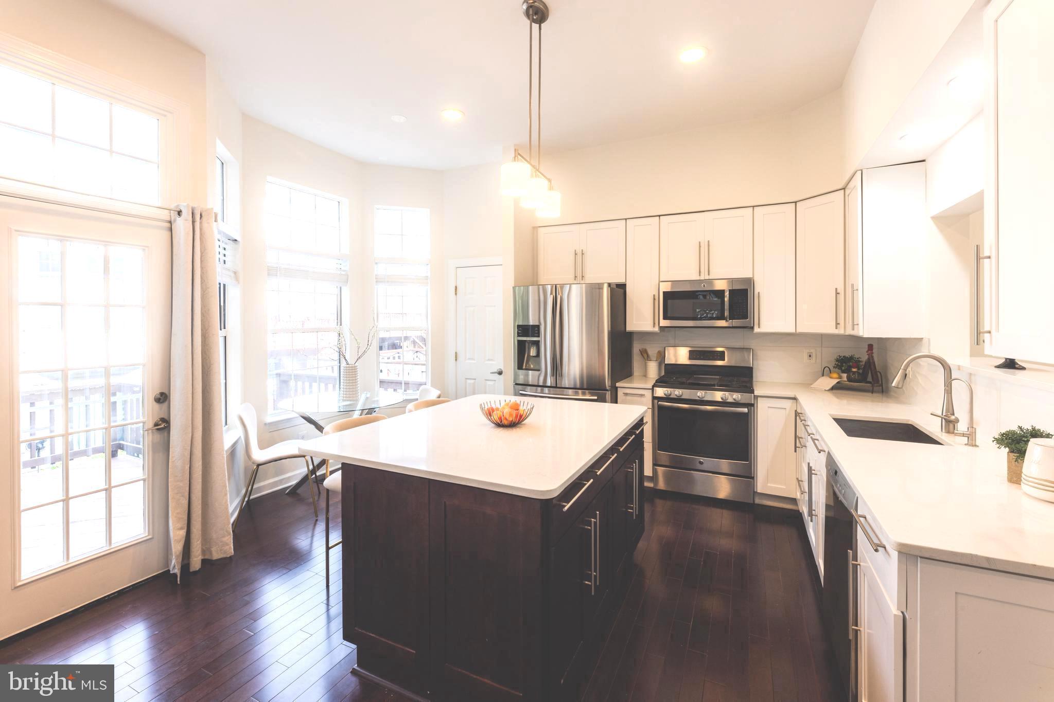 LOWES ISLAND - Residential