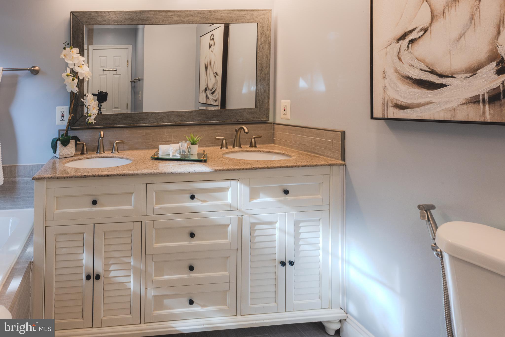 LOWES ISLAND - Residential