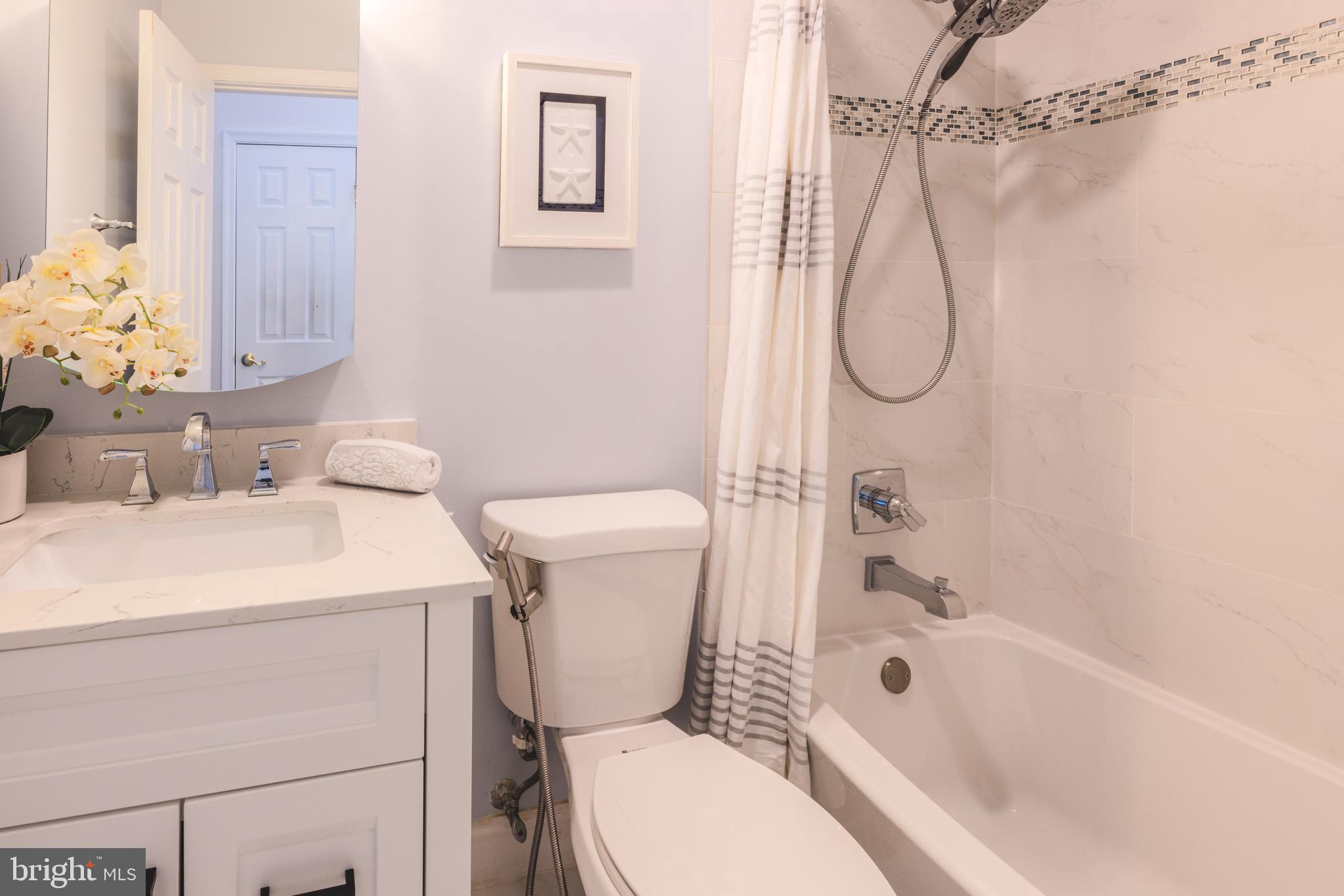 LOWES ISLAND - Residential