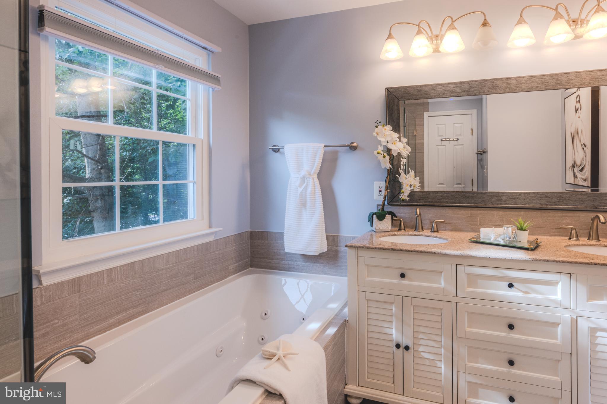 LOWES ISLAND - Residential