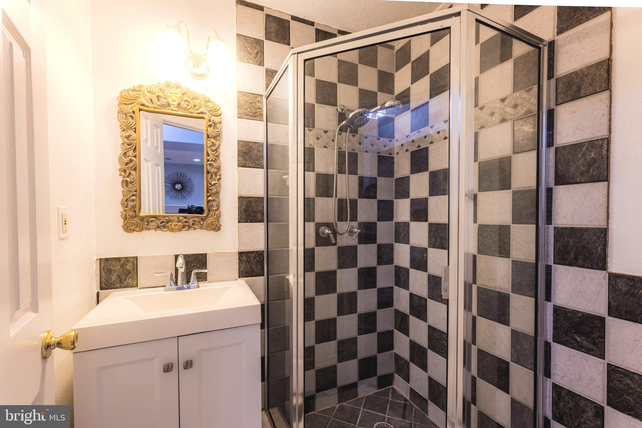 LOWES ISLAND - Residential