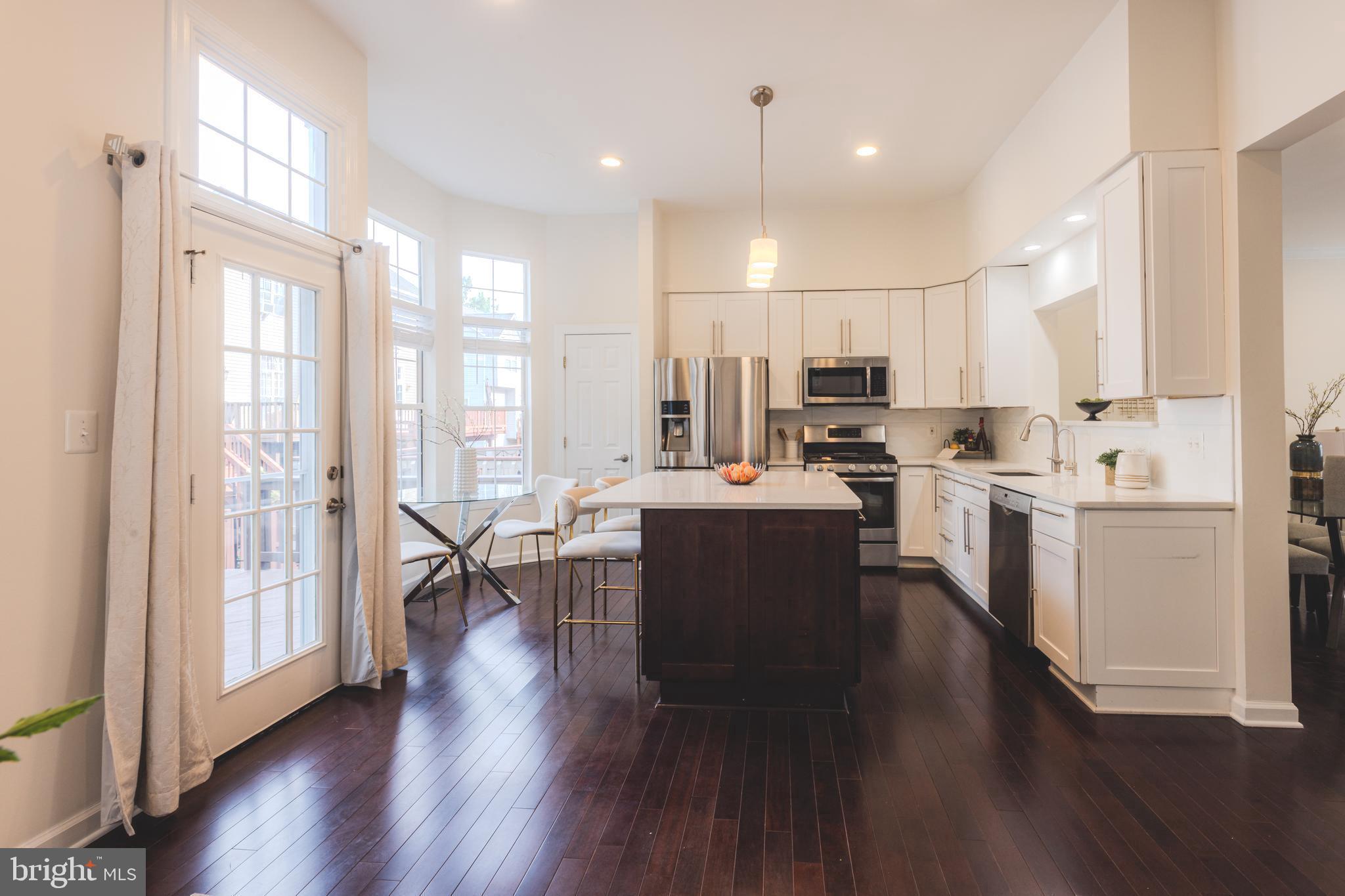 LOWES ISLAND - Residential