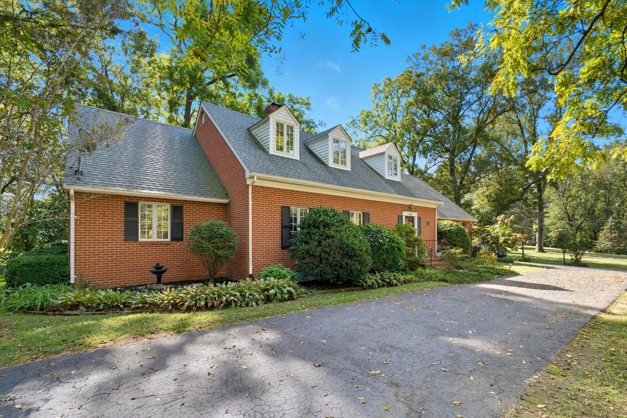 KENTMORE PARK - Residential