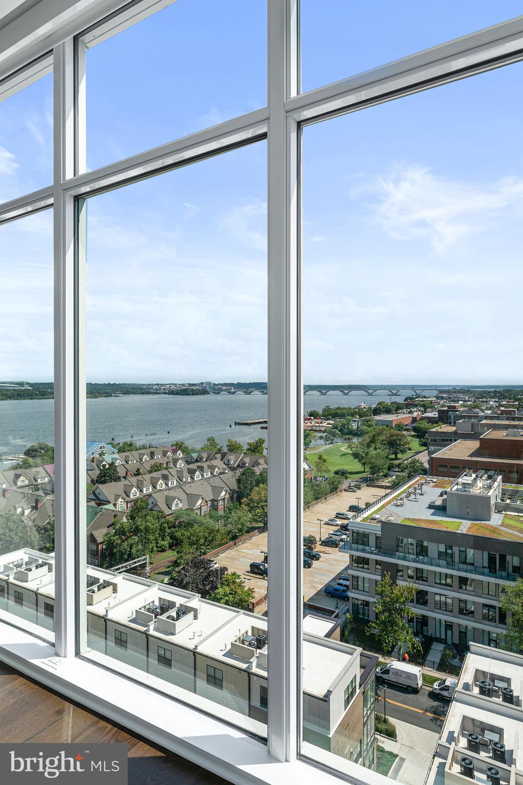 OLD TOWN ALEXANDRIA - Residential