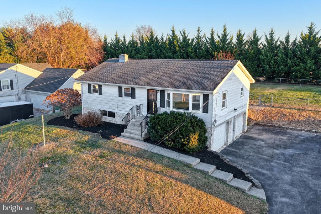 Photo of 946 Church Road, YORK, PA 17404 (MLS # PAYK2095042)