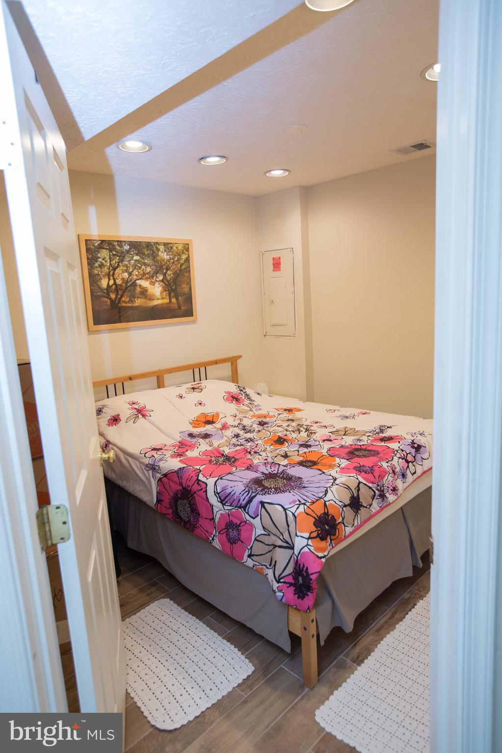 RUSSETT - Residential