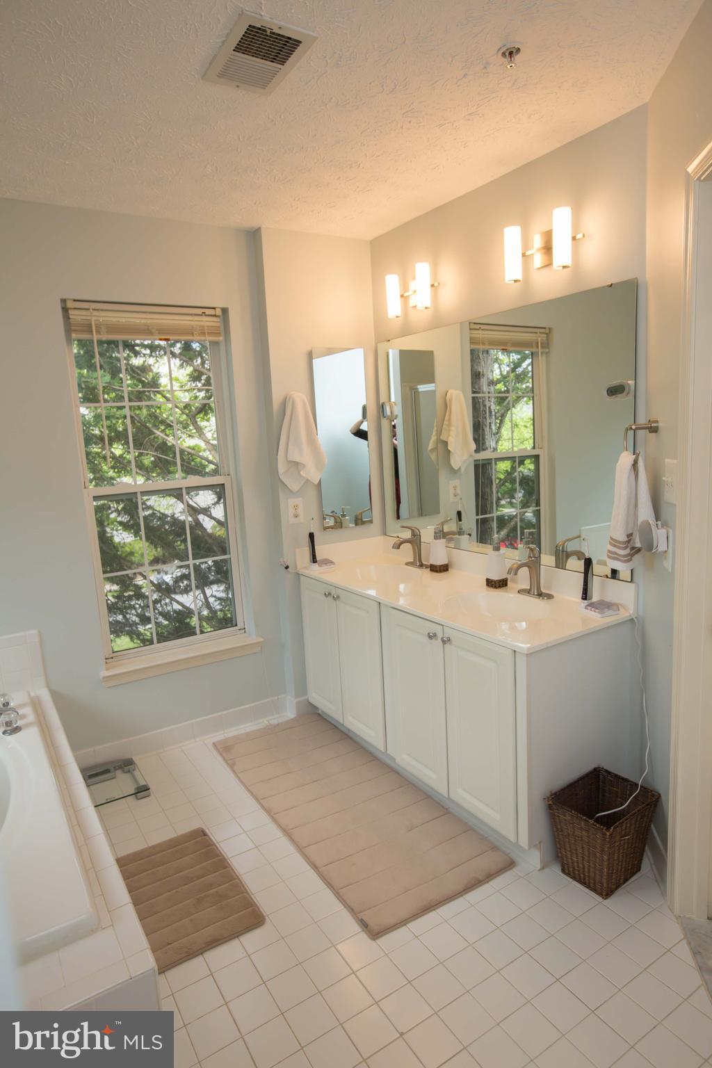 RUSSETT - Residential