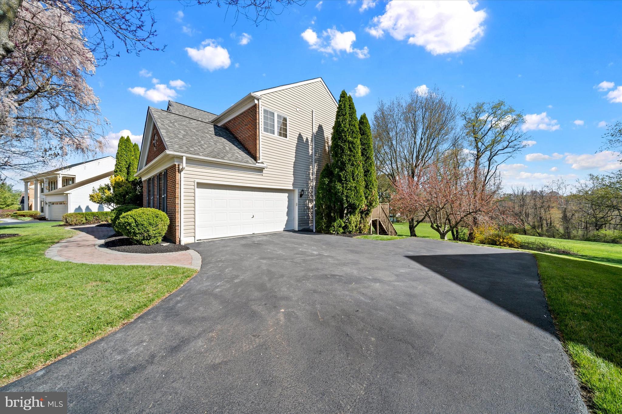 318 MOURNING DOVE DRIVE