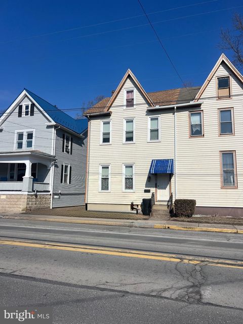 Townhouse For Sale - 1241 E Grand Avenue<br/> TOWER CITY, PA 17980