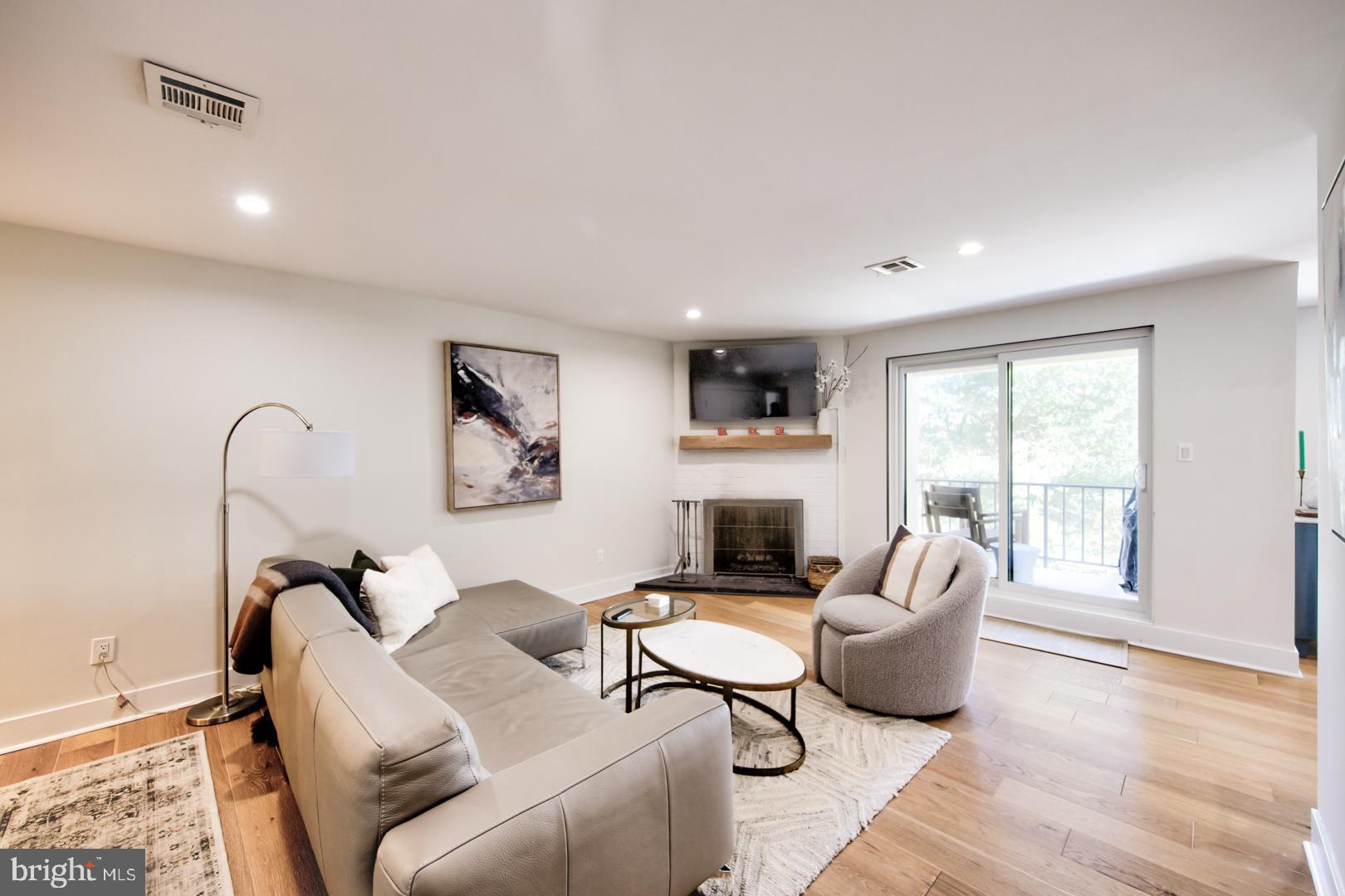 411 W CONESTOGA ROAD 22