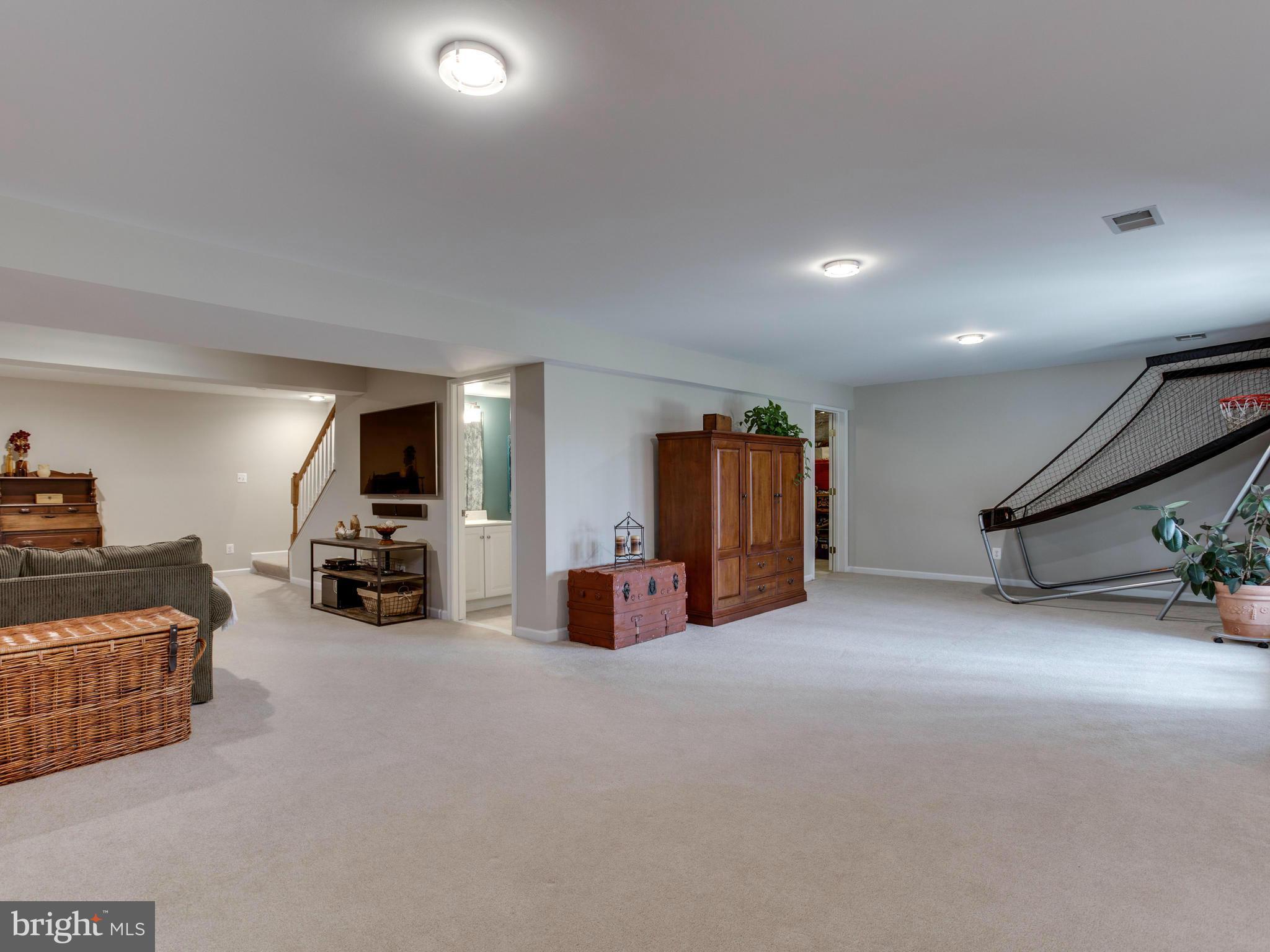 KINGSVIEW VILLAGE - Residential