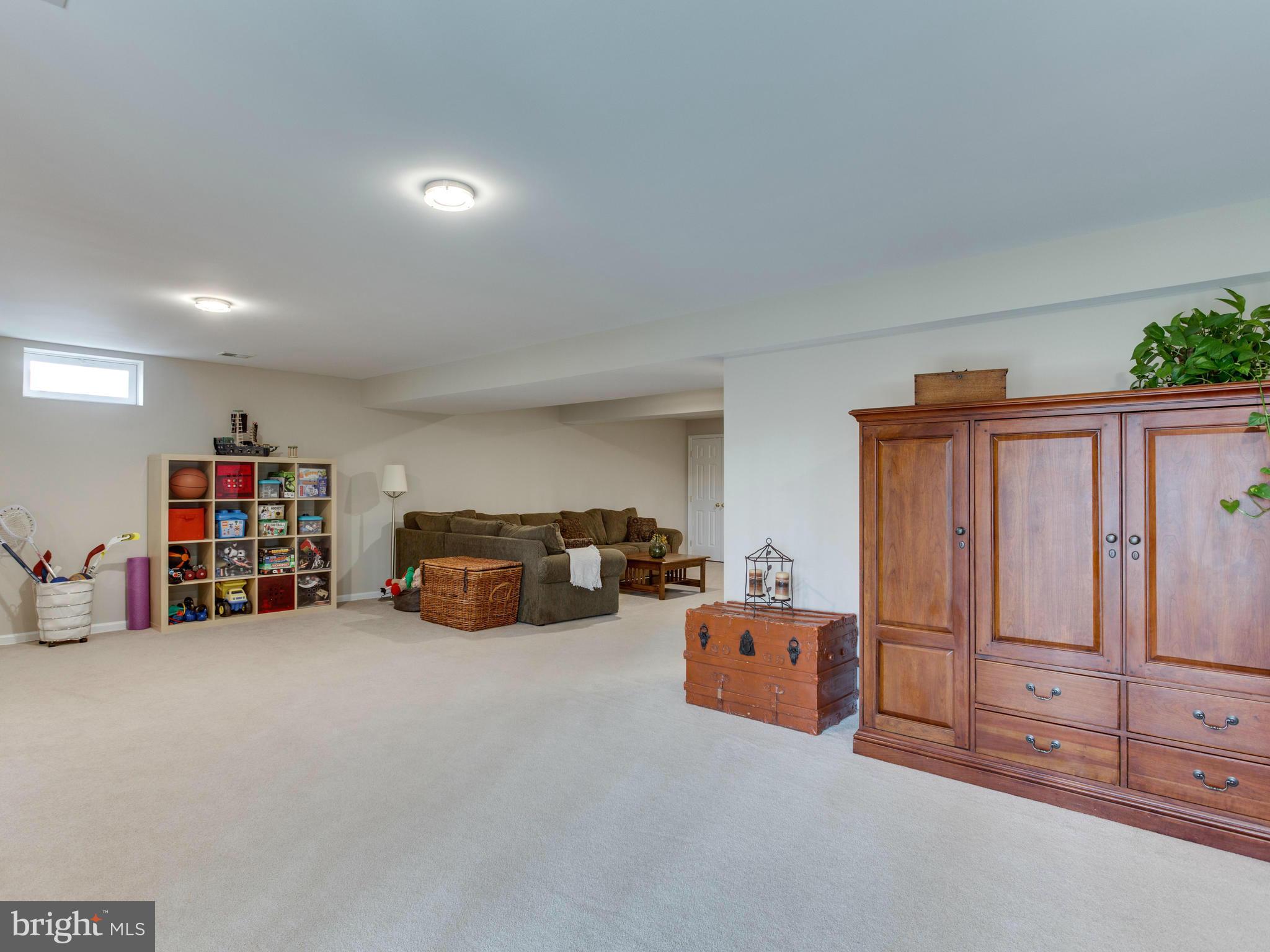 KINGSVIEW VILLAGE - Residential