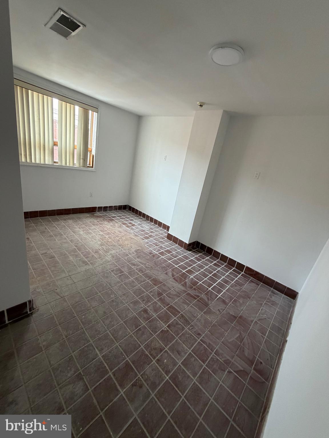 GIRARD ESTATES - Commercial Sale