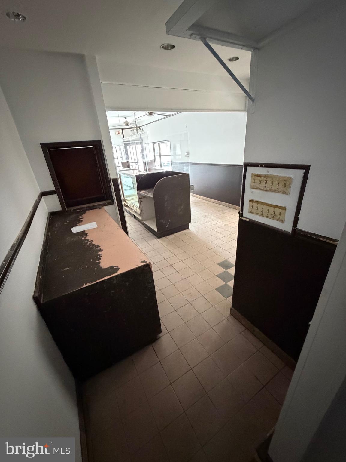 GIRARD ESTATES - Commercial Sale